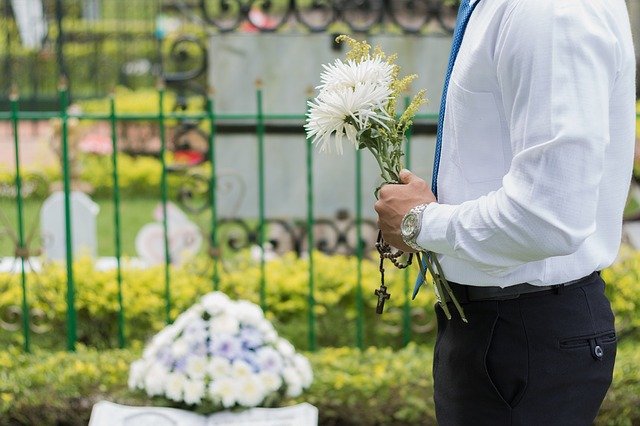 A Brief Guide to Selecting the Best Paper for Print-Ready Funeral Programs